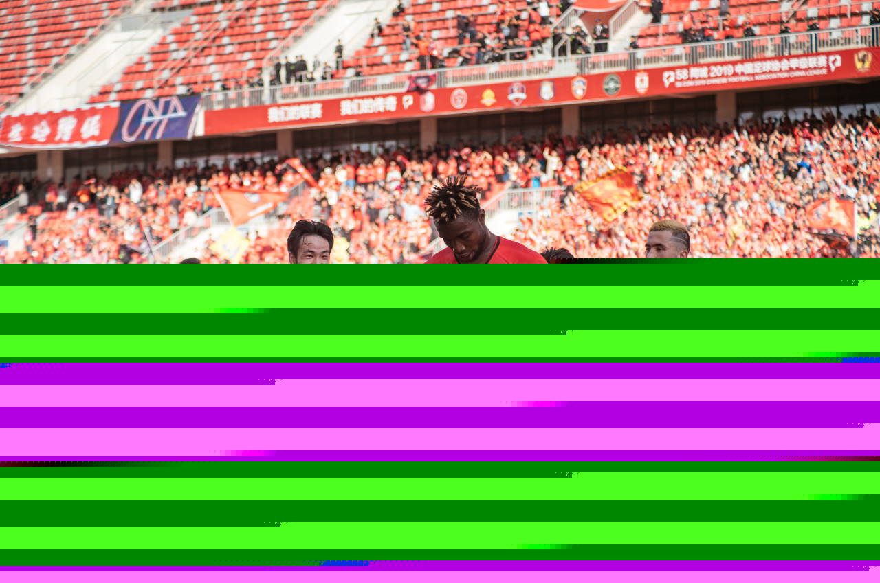 NBA-湖人不敌雄鹿 东契奇与字母哥争抢球权